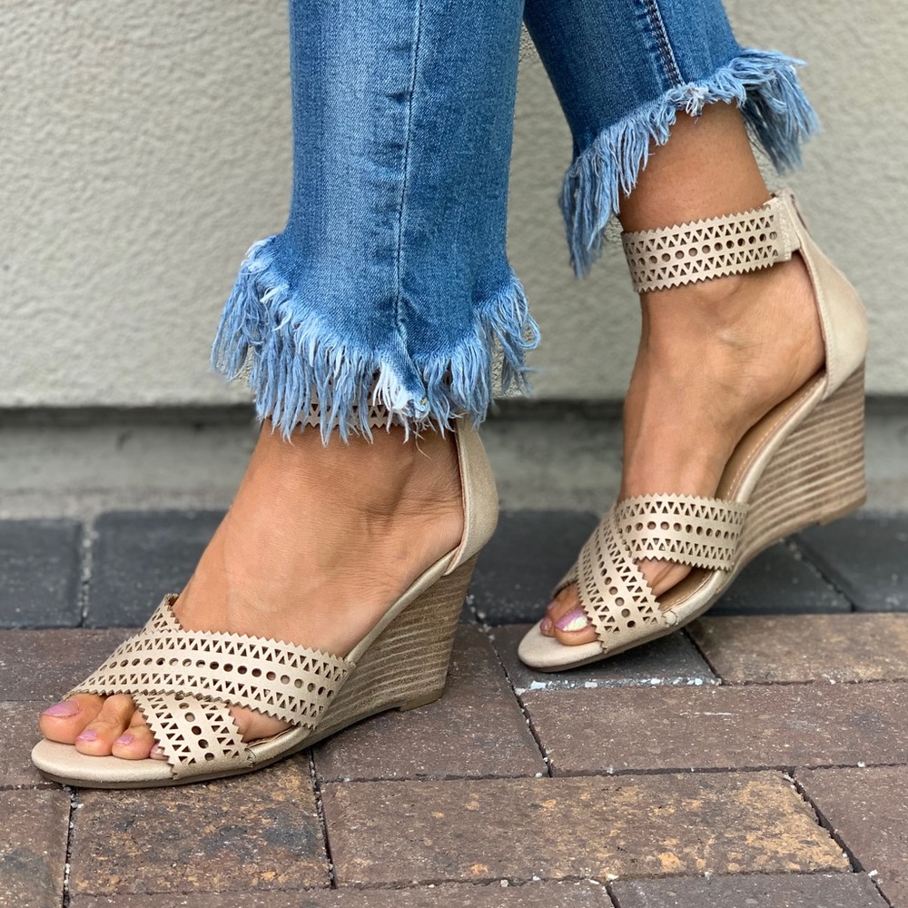 Distressed Cream Cut Out Details Wedge Sandal - Picture 5 of 8